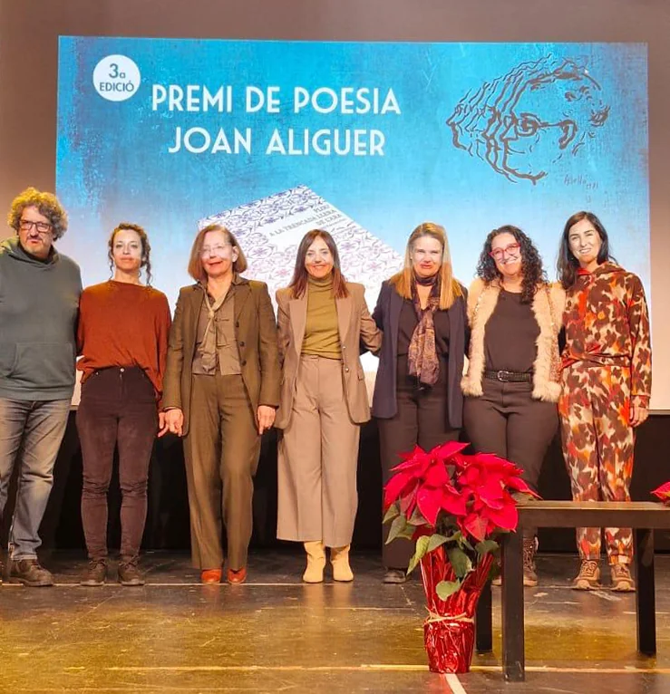 Edició 2024 amb la guardonada, membres de l'ajuntament i família Aliguer